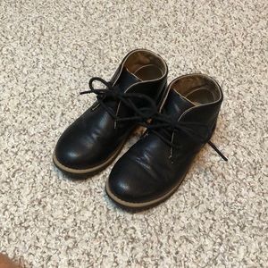 Perry Ellis boys lace up boots